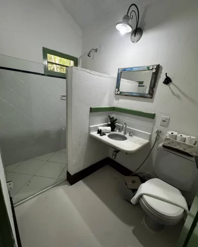 Pousada Bromélias Bangalô Family banheiro (3)