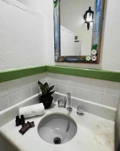 Pousada Bromélias Bangalô Family banheiro (4)